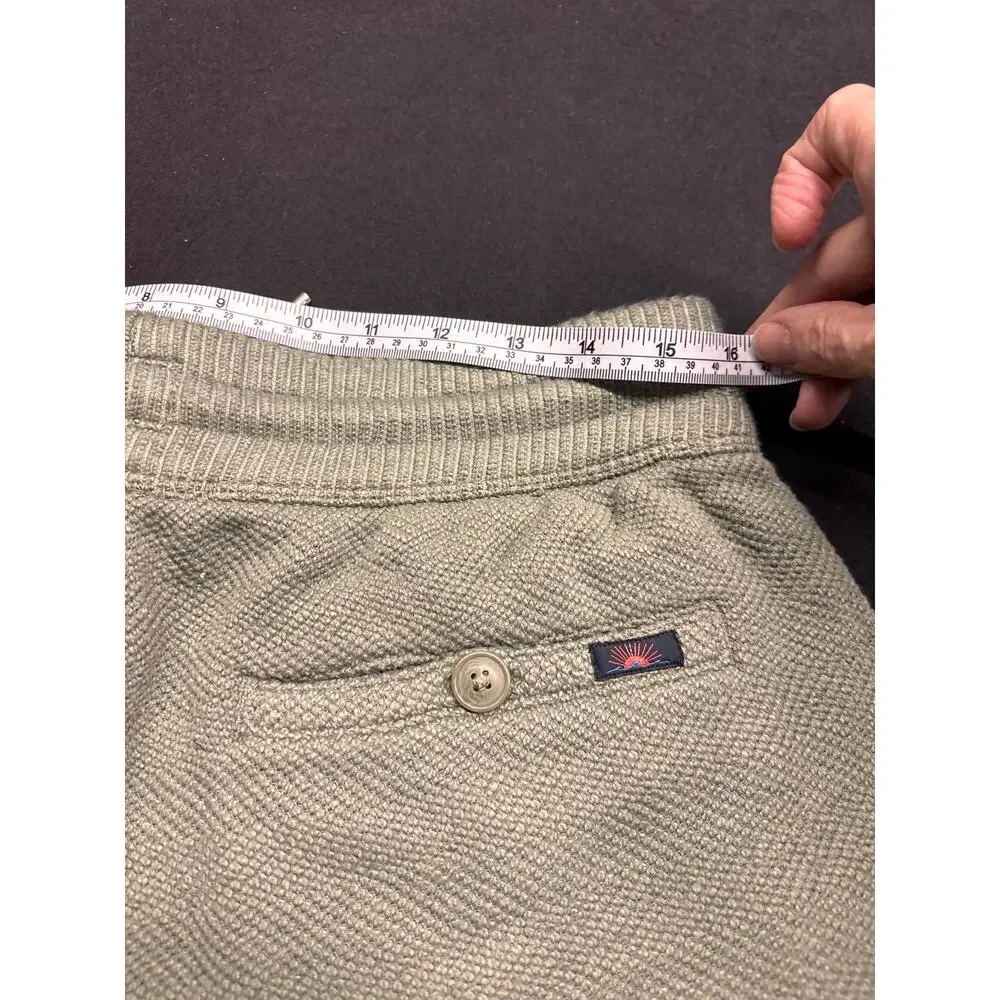Faherty Whitewater Short Olive Sample Deadstock M